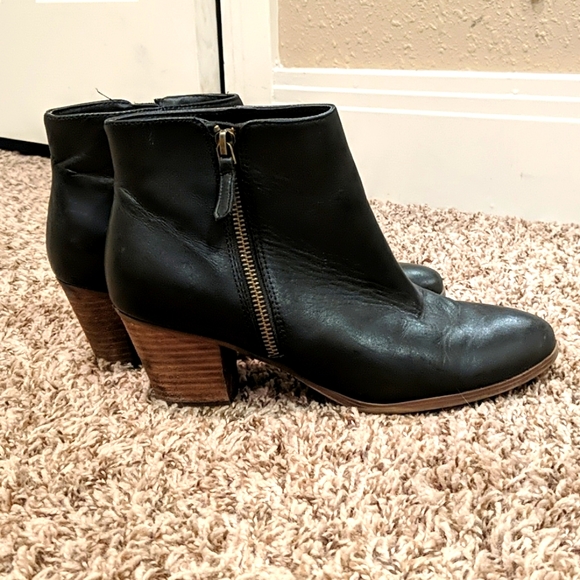 Black leather Crown Vintage heeled ankle boot